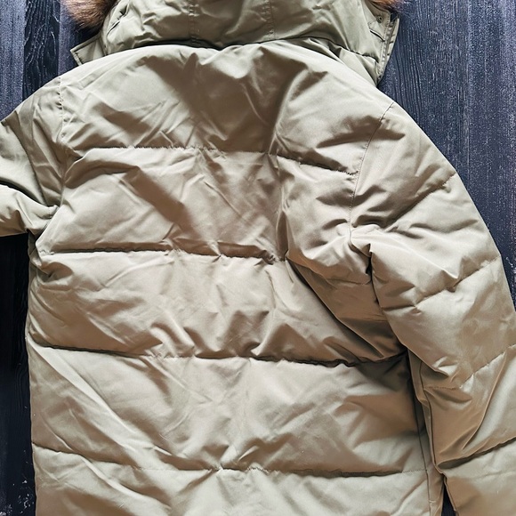 Hollister Ultimate Puffer Collection winter coat. - Picture 4 of 4
